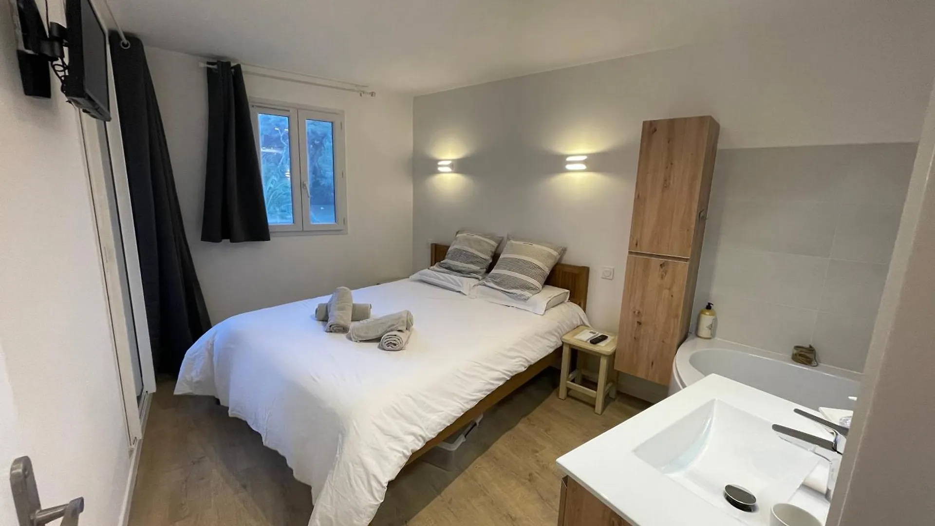 Apartment Bergerie Plage Renove Clim Balneo Plage Piscine Jardin Mediterraneen Hyeres